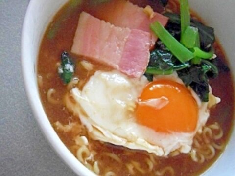 簡単♪ベーコンと半熟玉子の味噌ラーメン♪